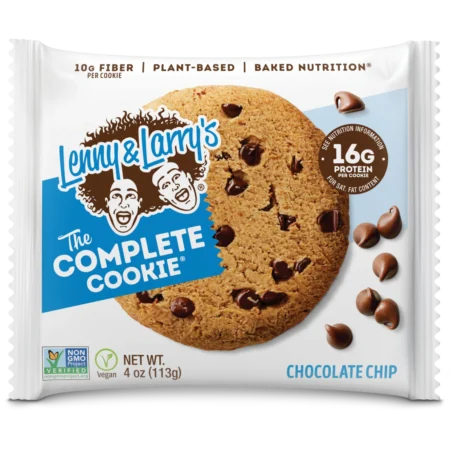 Lenny and Larry's The Complete Cookie. Minkštas baltyminis sausainis su traškiais šokolado gabaliukais bus puikus užkandis tarp valgymų ar kaip desertas bet kuriuo dienos metu - valgyk jį su pienu